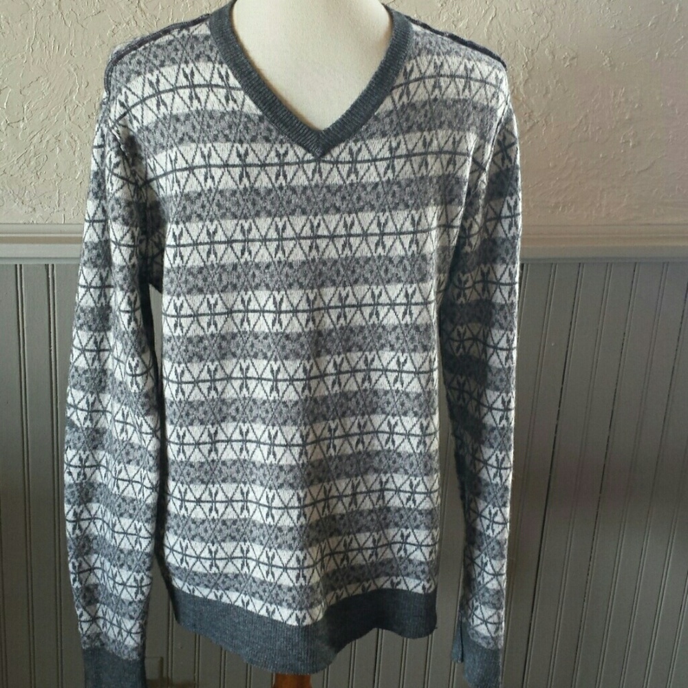 💥KENNETH COLE* SWEATER - Picture 3 of 5